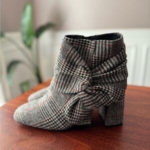 NEW Comfort Women’s Plaid Ankle Boots Bow Zip Black Red Grey Size 11 M